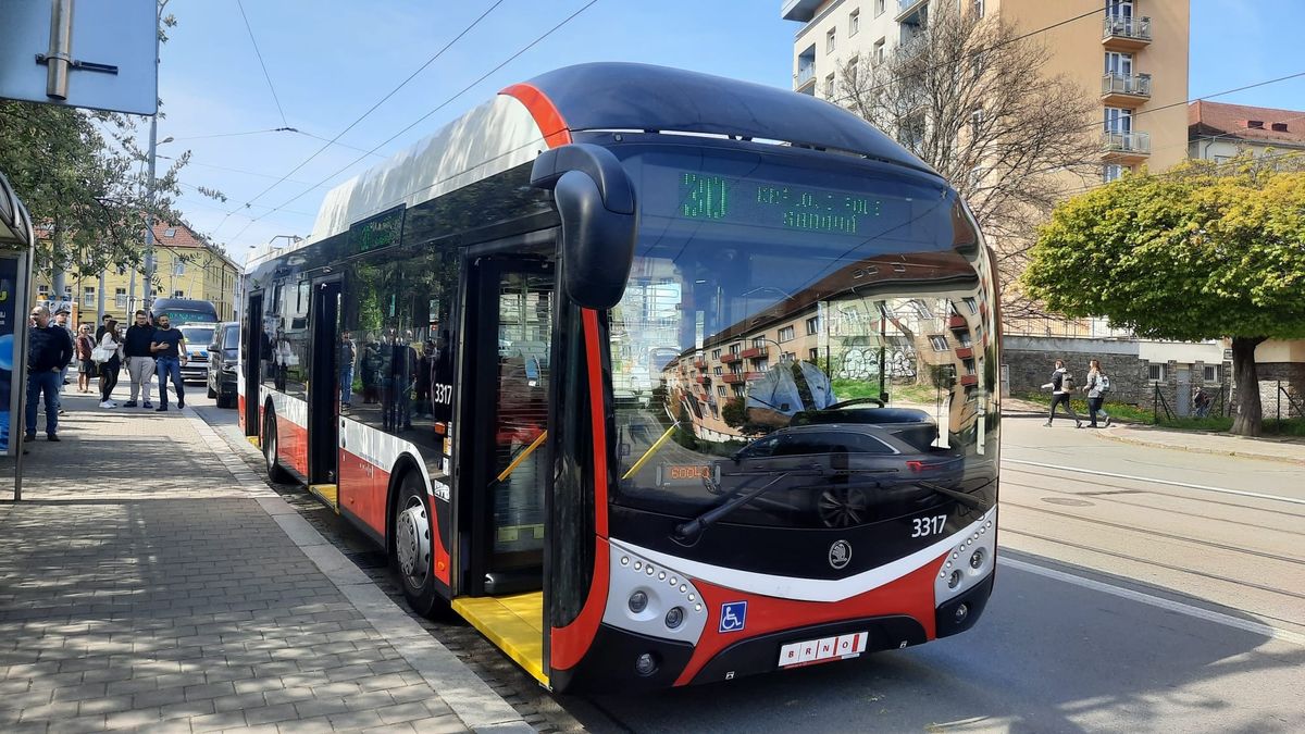 Trolejbusy bez trolejí využijí na pravidelné lince v Brně